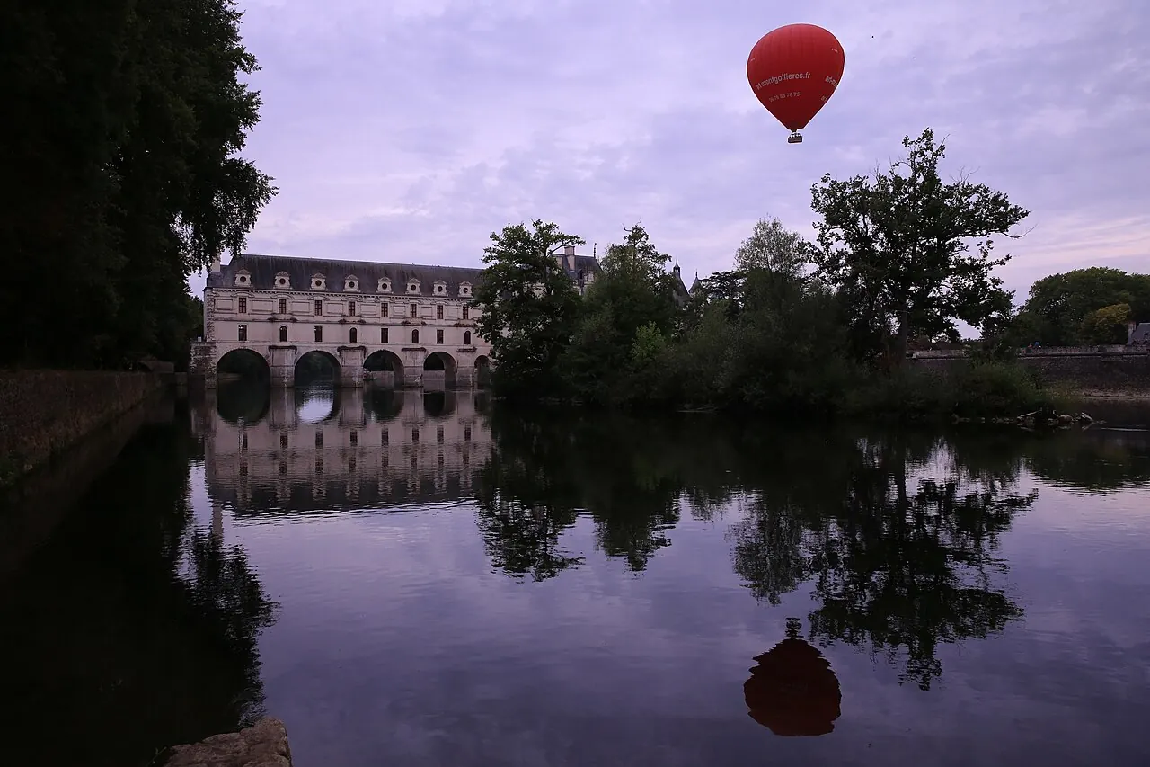 A hot air balloon above the Château de Chenonceau and the River Cher